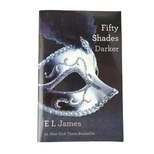Fifty Shades Darker: Book Two of the Fifty Shades Trilogy, E L James – Paperback